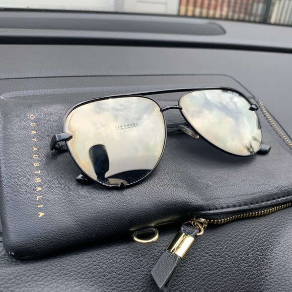 Quay Australia Accessories - Quay x Desi Mirrored Aviators & Case